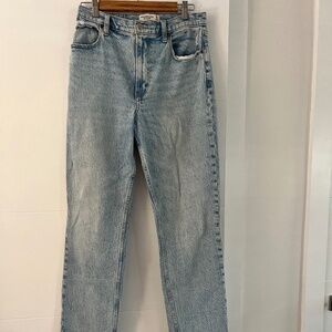 Abercrombie & Fitch 90s Straight Jeans | Ultra High Rise | Light Wash | Size 29